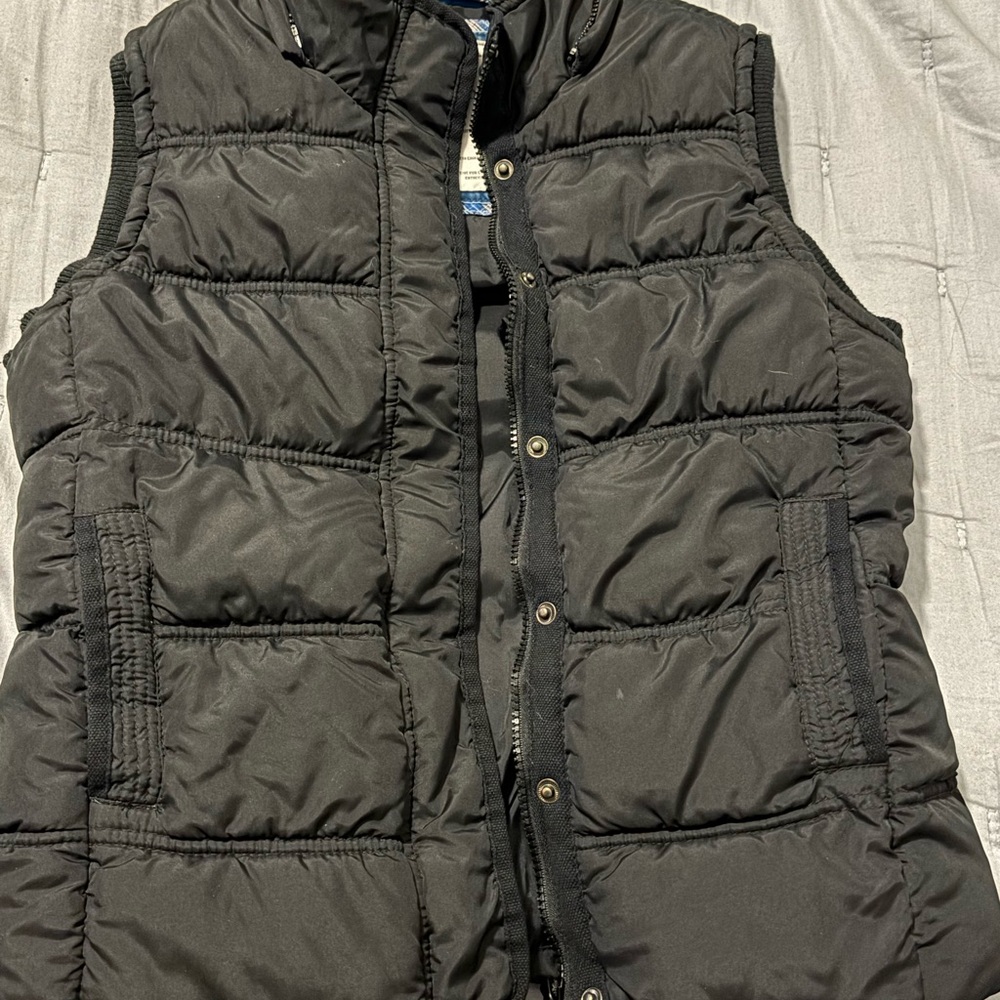 Aeropostale Blue and White Plaid Trim Quilted Vest Label